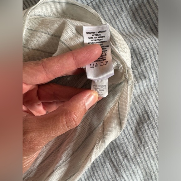 🟢NWOT Aeropostale XS white & grey striped top. Never worn.🟢 - Picture 5 of 6